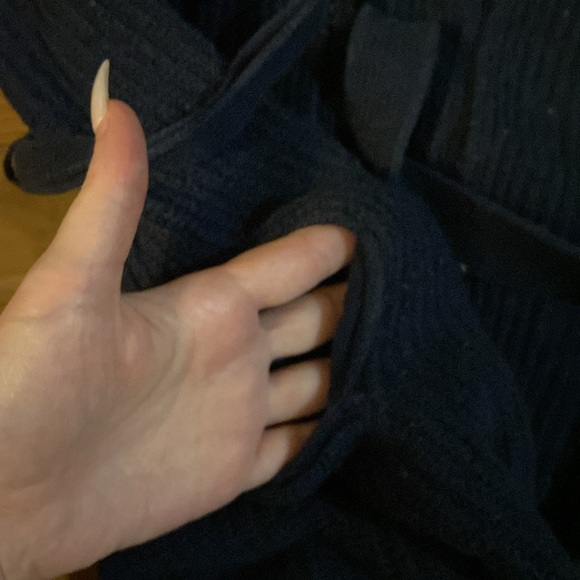 Oversized Navy Knit Sweater with Pockets - Picture 3 of 5